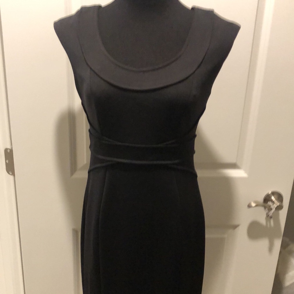 WHITE HOUSE BLACK MARKET BLACK FITTED DRESS